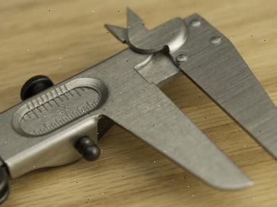 Den skydelære er den mest almindelige type af caliper. Faste calipre kan give værdier på op til 0,1 millimeter.